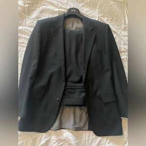 HUGO BOSS SUIT - 42R Jacket and Pants. Gable/Vegas